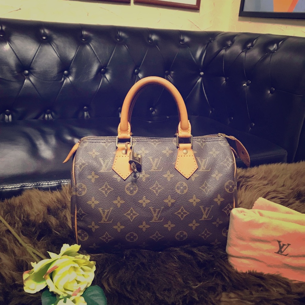 Authentic Louis vuitton speedy 25 monogram